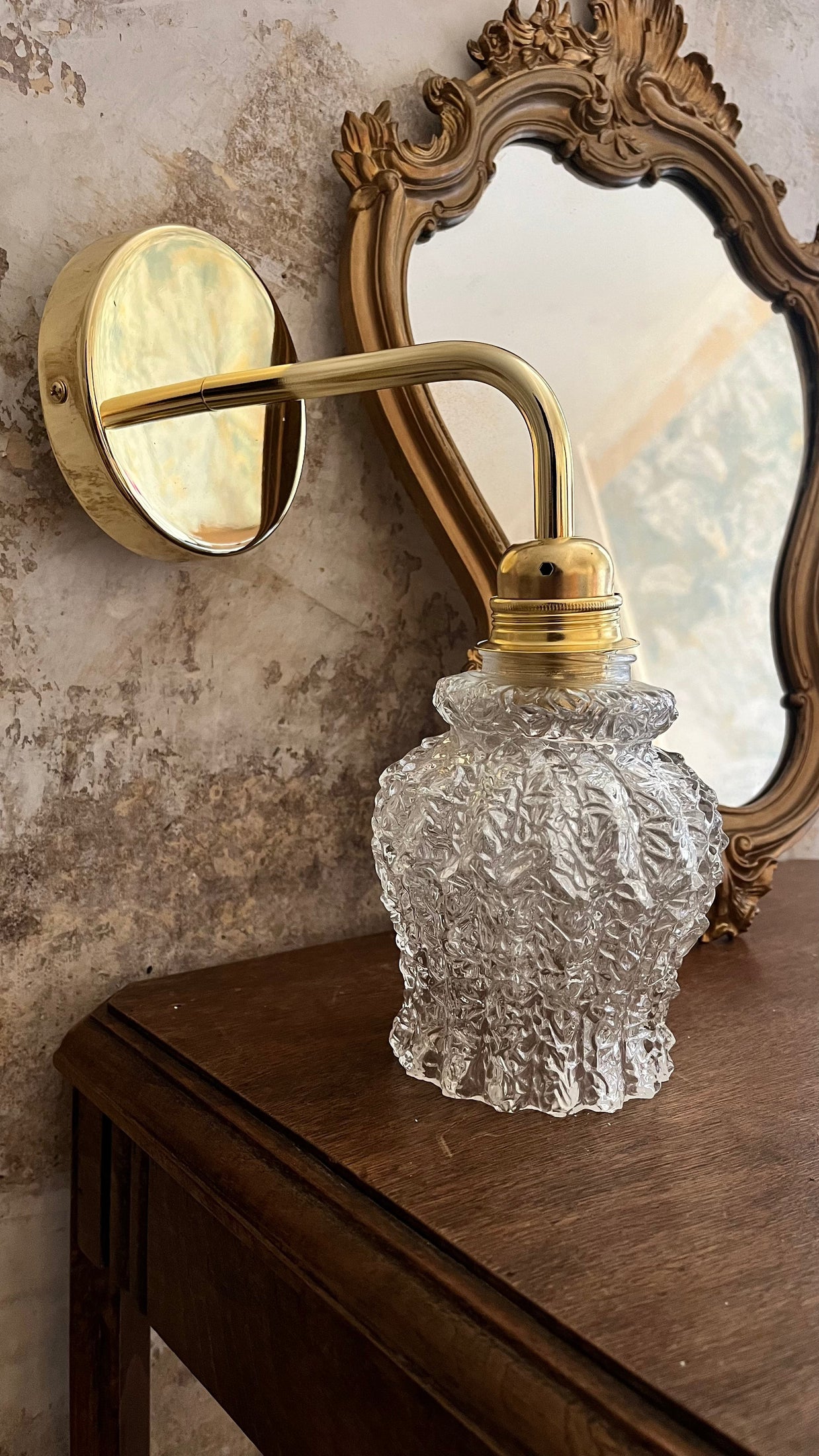 Applique vintage en verre cisele les mimieres