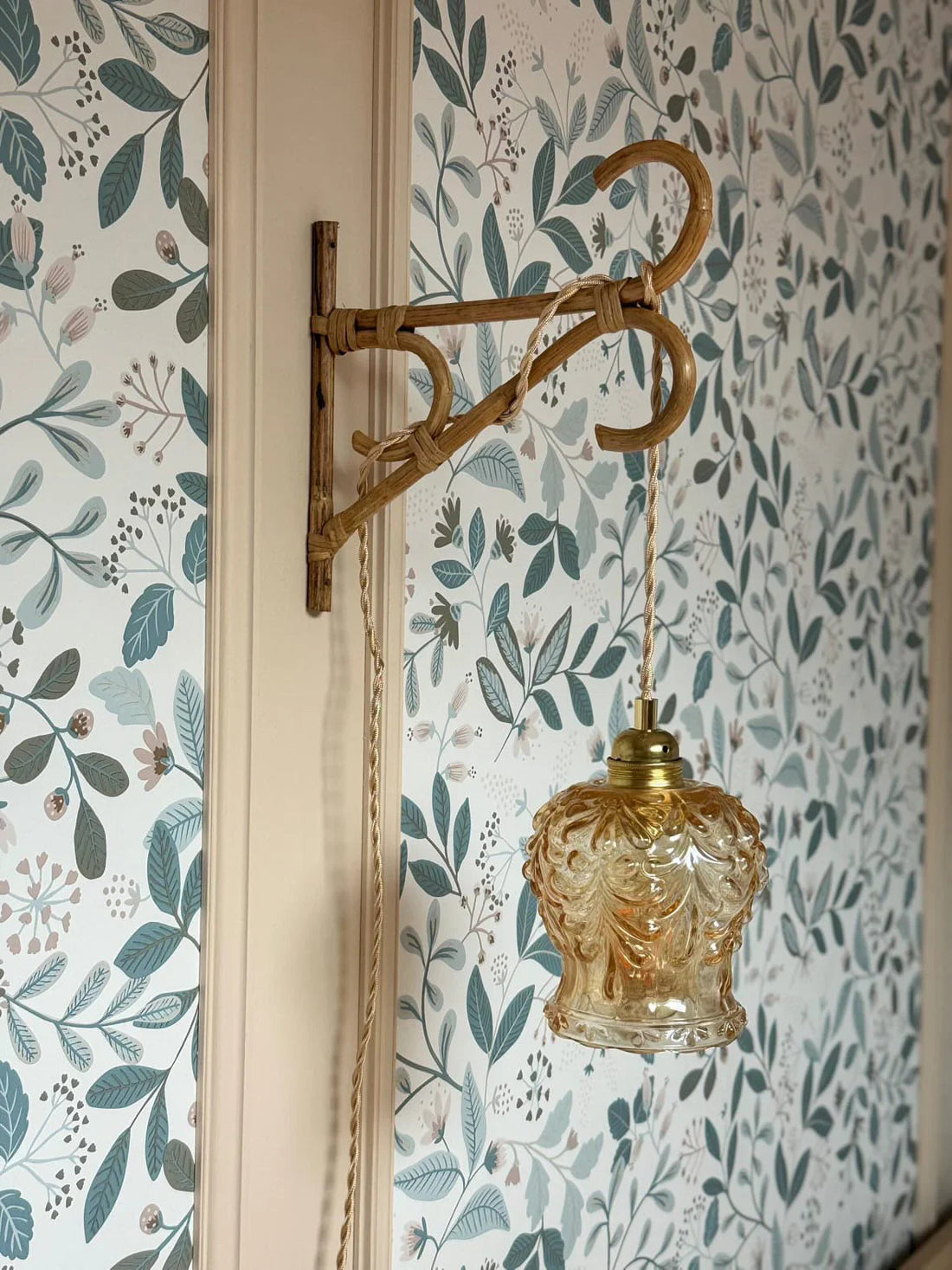 Où et comment suspendre sa lampe baladeuse vintage? - lesmimieres