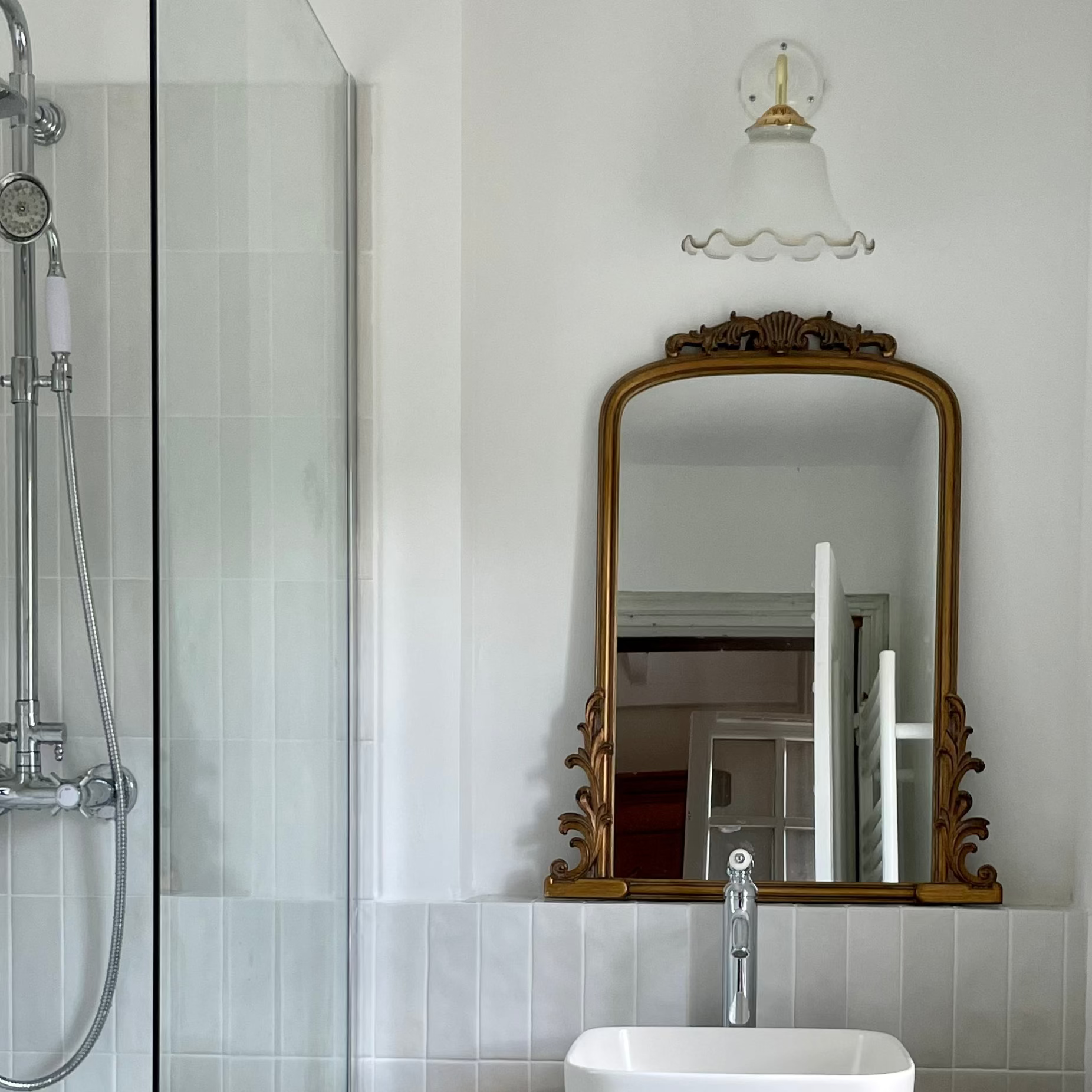 Applique_globe_en_verre_vintage_laiton salle de bain