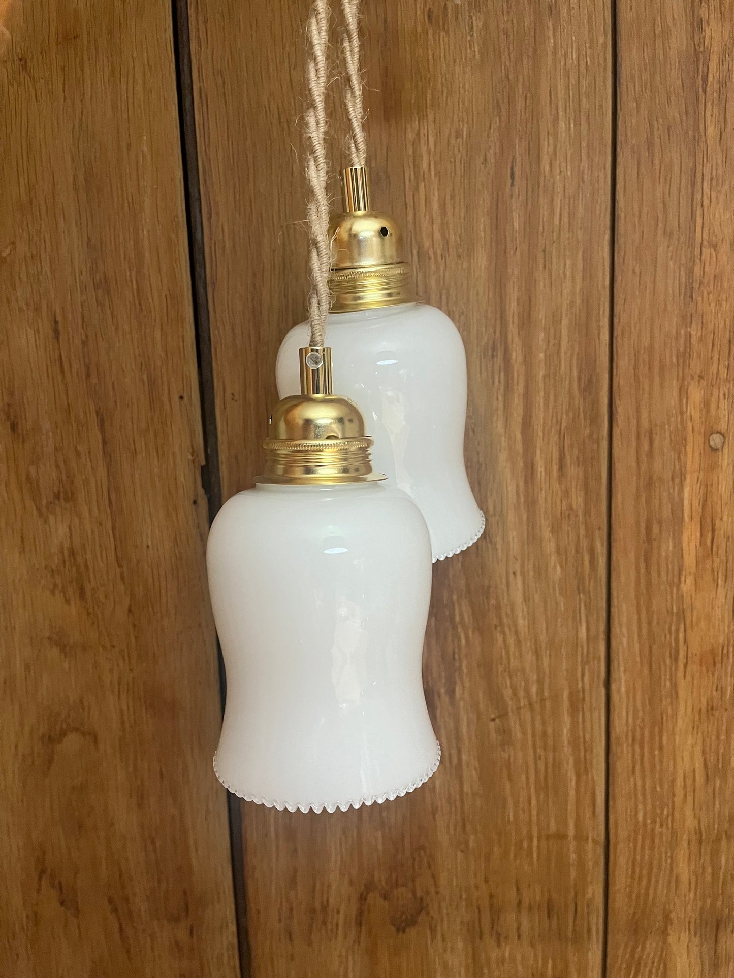 Baladeuse vintage avec tulipe en verre opaline les mimieres