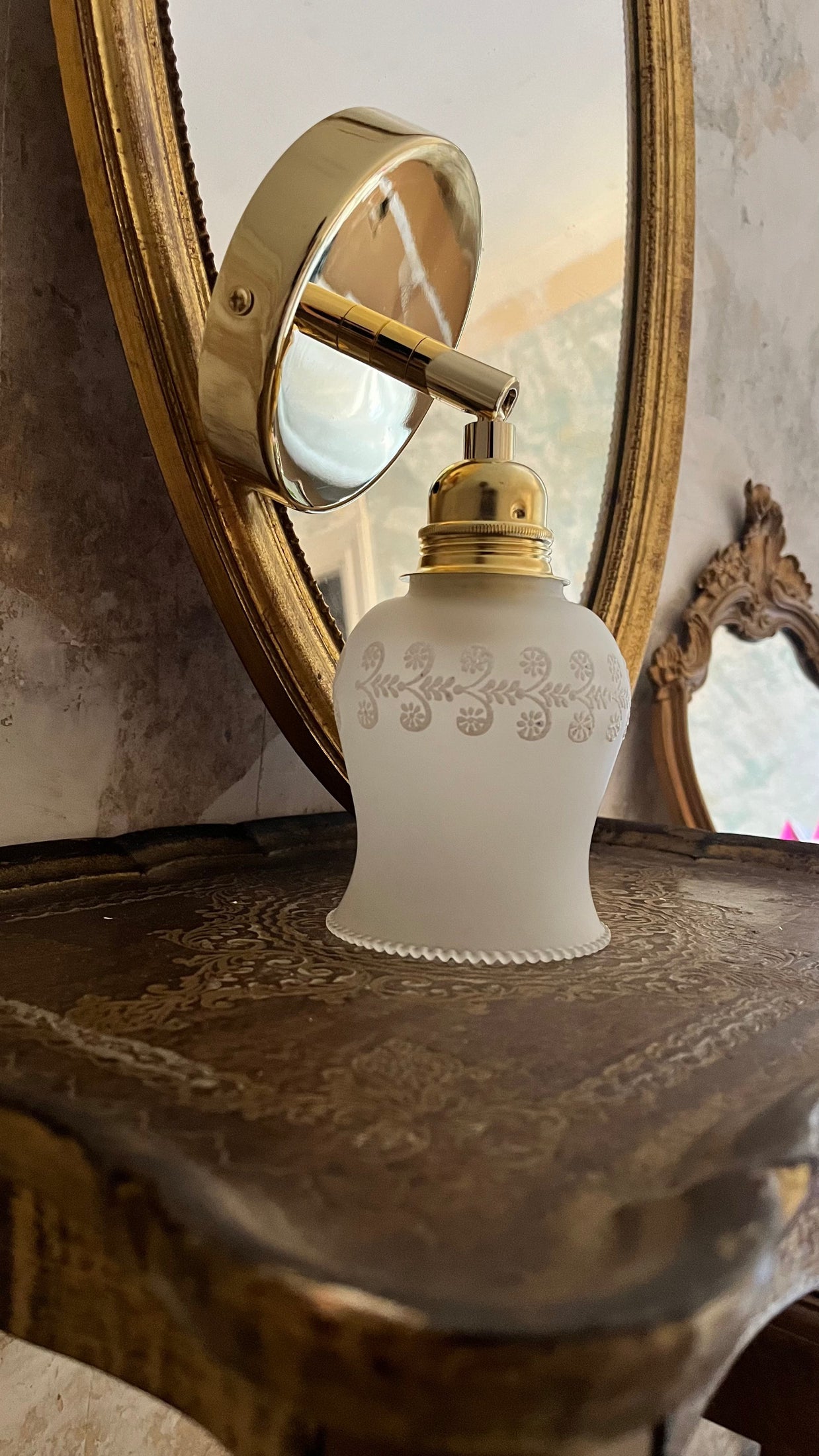 Luminaire Baladeuse en verre vintage tulipe en verre monique les mimieres