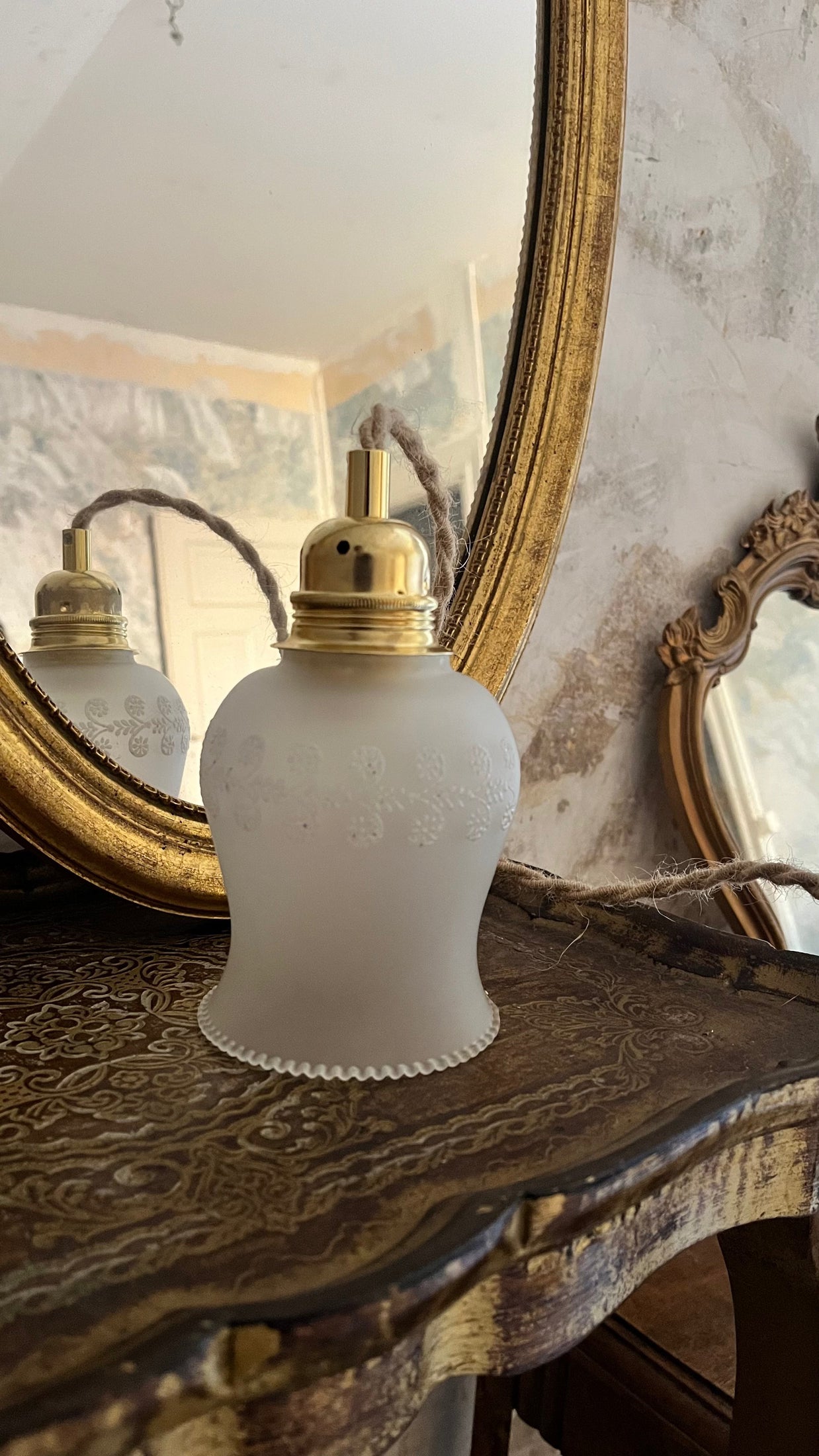 Luminaire Baladeuse vintage tulipe en verre monique les mimieres